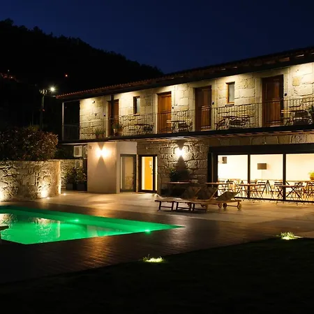 לינה וארוחת בוקר Casa Vieira Lobo *