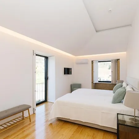 Casa Vieira Lobo לינה וארוחת בוקר ארוקה